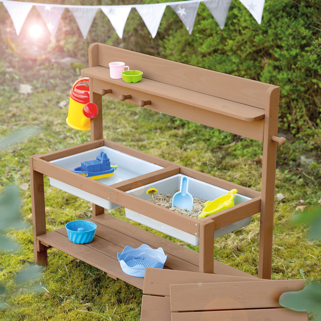 Matschküche 'Outdoor+', teakfarben mit abnehmbarer Abdeckung, wetterfestes Holz – Milieubild (2/9)