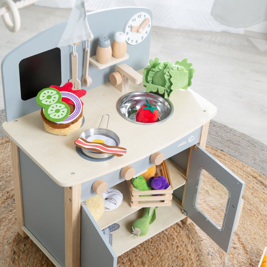 Cuisine enfant gris/naturel, avec 2 plaques de cuisson, évier, robinet & accessoires – Photo d'ambiance (2/8)