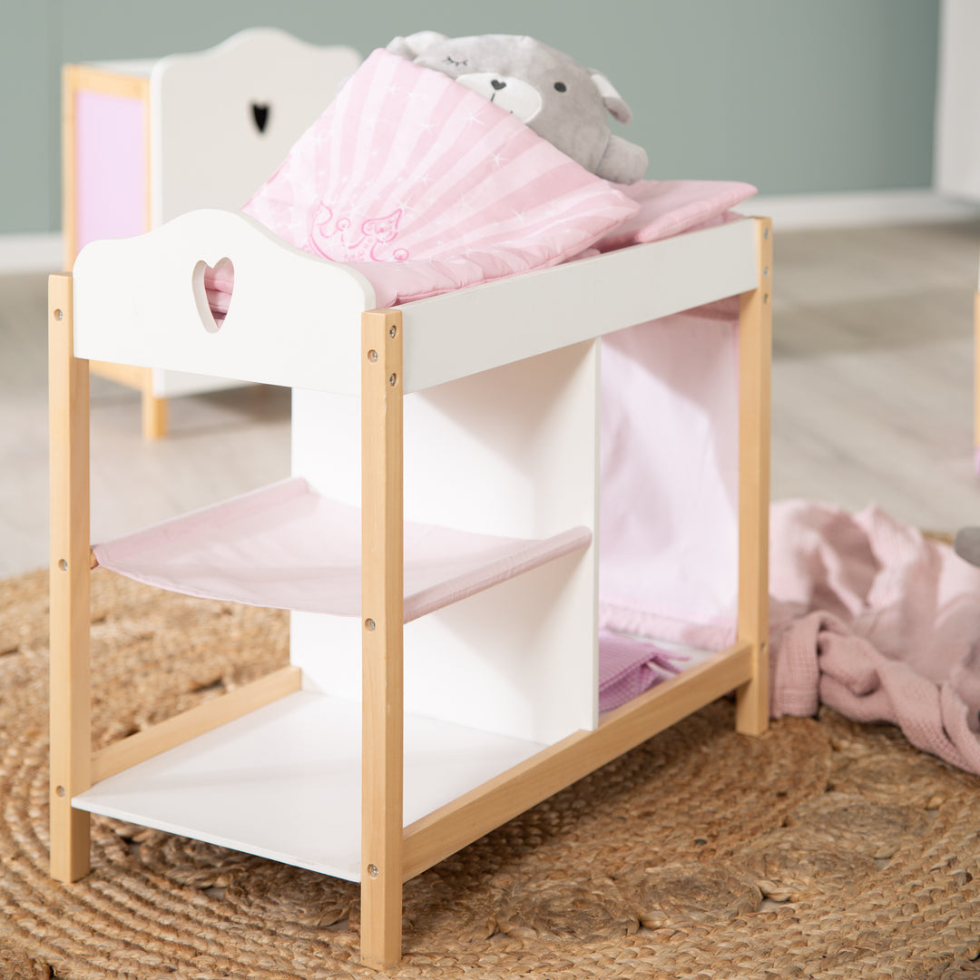 Cómoda para muñecas & -bett, muebles para muñecas serie 'Scarlett' con equipamiento textil, blanco – Foto ambientada (5/6)