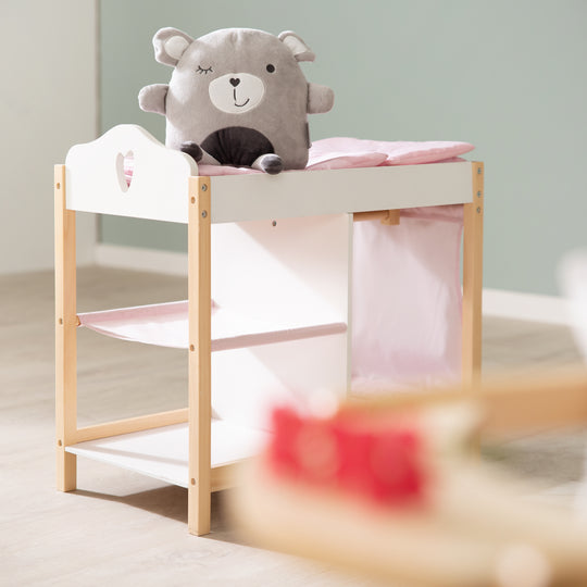 Cómoda para muñecas & -bett, muebles para muñecas serie 'Scarlett' con equipamiento textil, blanco – Foto ambientada (4/6)
