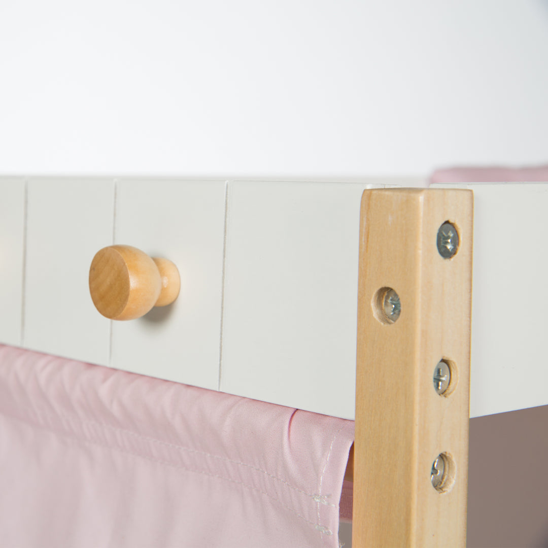 Cómoda para muñecas & -bett, muebles para muñecas serie 'Scarlett' con equipamiento textil, blanco – Foto de detalle (3/6)