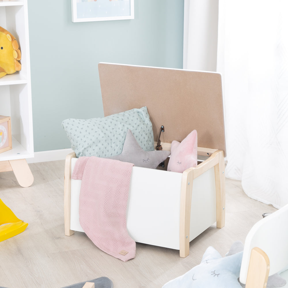 Kinder- & Spielzeugtruhe aus Massivholz, bicolor, inklusive Dämpfungsbeschlag – Milieubild (2/8)