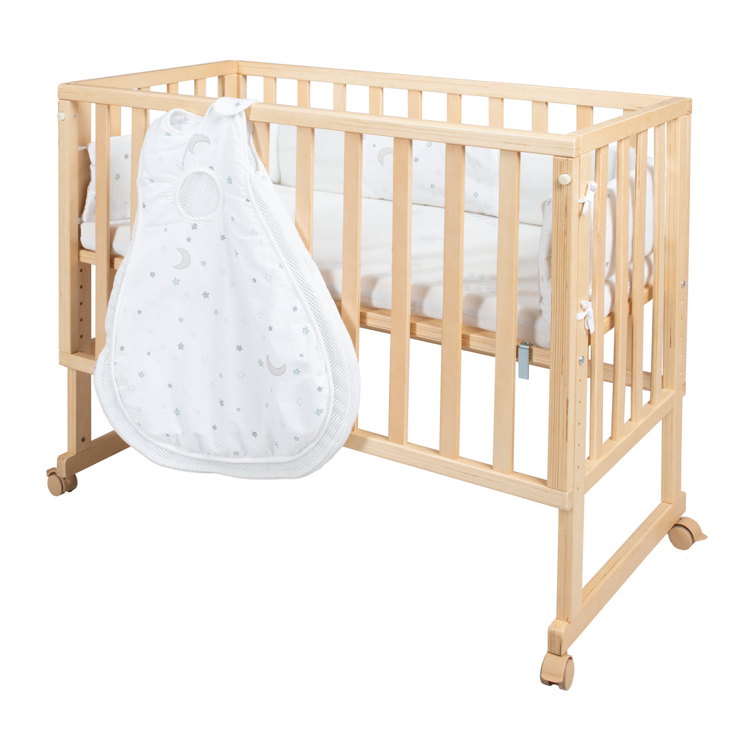 Stubenbett 'safe asleep®' 3 in 1, 'Sternenzauber', Beistellbett, Babybett & Bank, natur, inkl. Zubehör – Freisteller (1/11)
