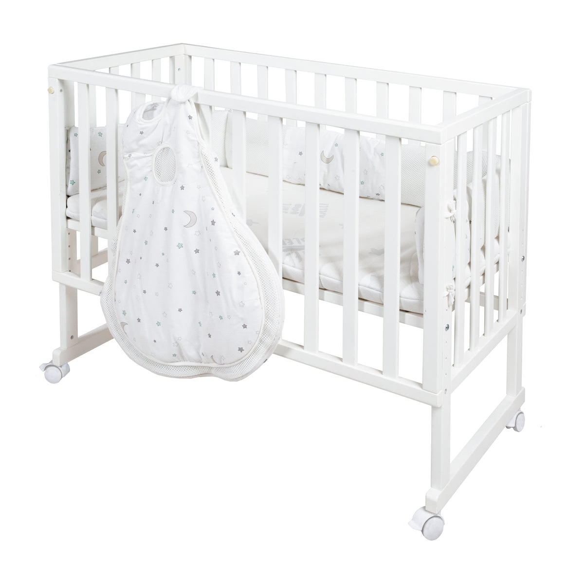 Berceau 'safe asleep®' 3 en 1, 'Sternenzauber', lit cododo blanc, lit bébé & banc, incl. accessoires – Détourage (1/11)