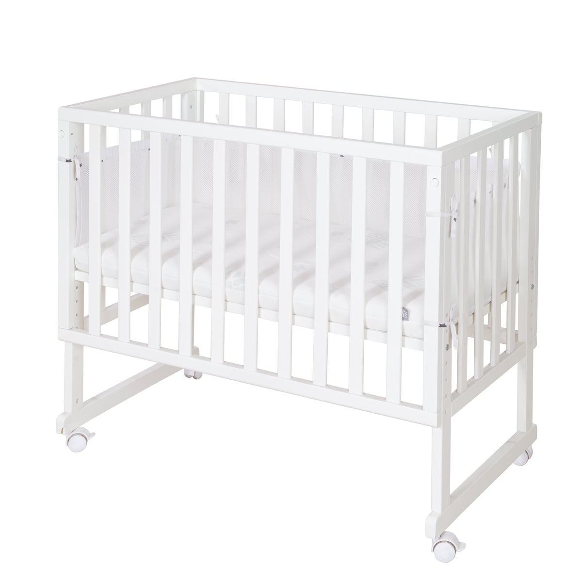 Stuben- & Beistellbett safe asleep® 3 in 1 - 45 x 90 cm inkl. Zubehör & Mesh-Barriere – Freisteller (1/17)
