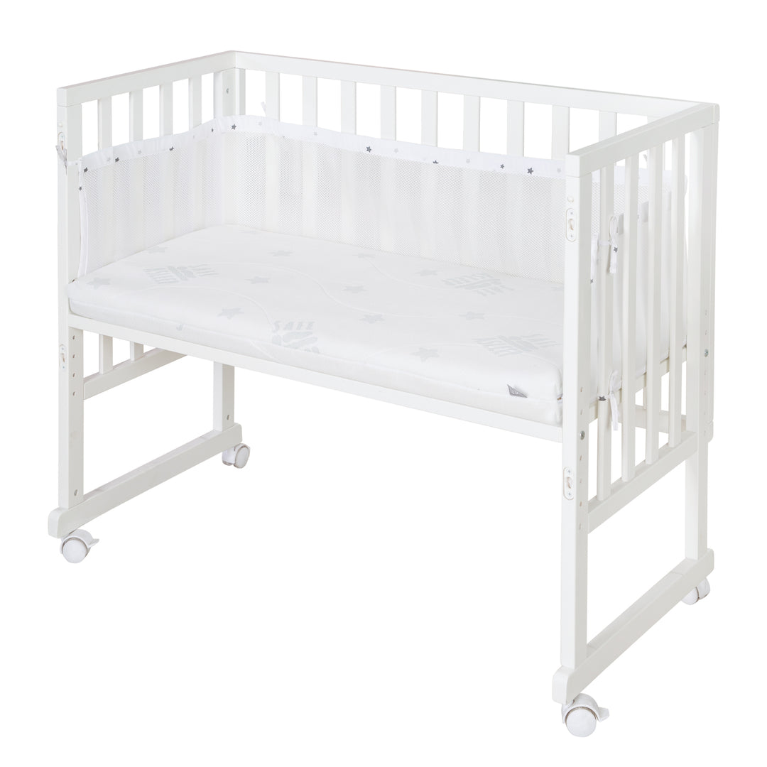 Stuben- & Beistellbett safe asleep® 3 in 1 - 45 x 90 cm inkl. Zubehör & Mesh-Barriere – Freisteller (3/17)