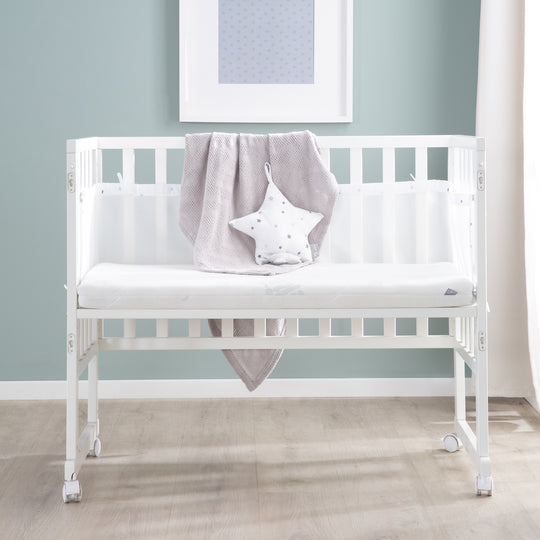 Stuben- & Beistellbett safe asleep® 3 in 1 - 45 x 90 cm inkl. Zubehör & Mesh-Barriere – Milieubild (8/17)