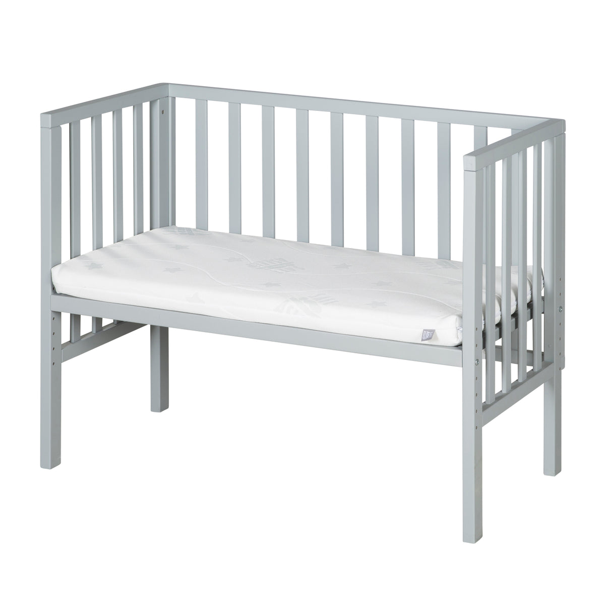 Beistellbett 2in1 'safe asleep®' mit Barriere & Matratze - für alle Elternbetthöhen - Holz taupe – Freisteller (1/15)