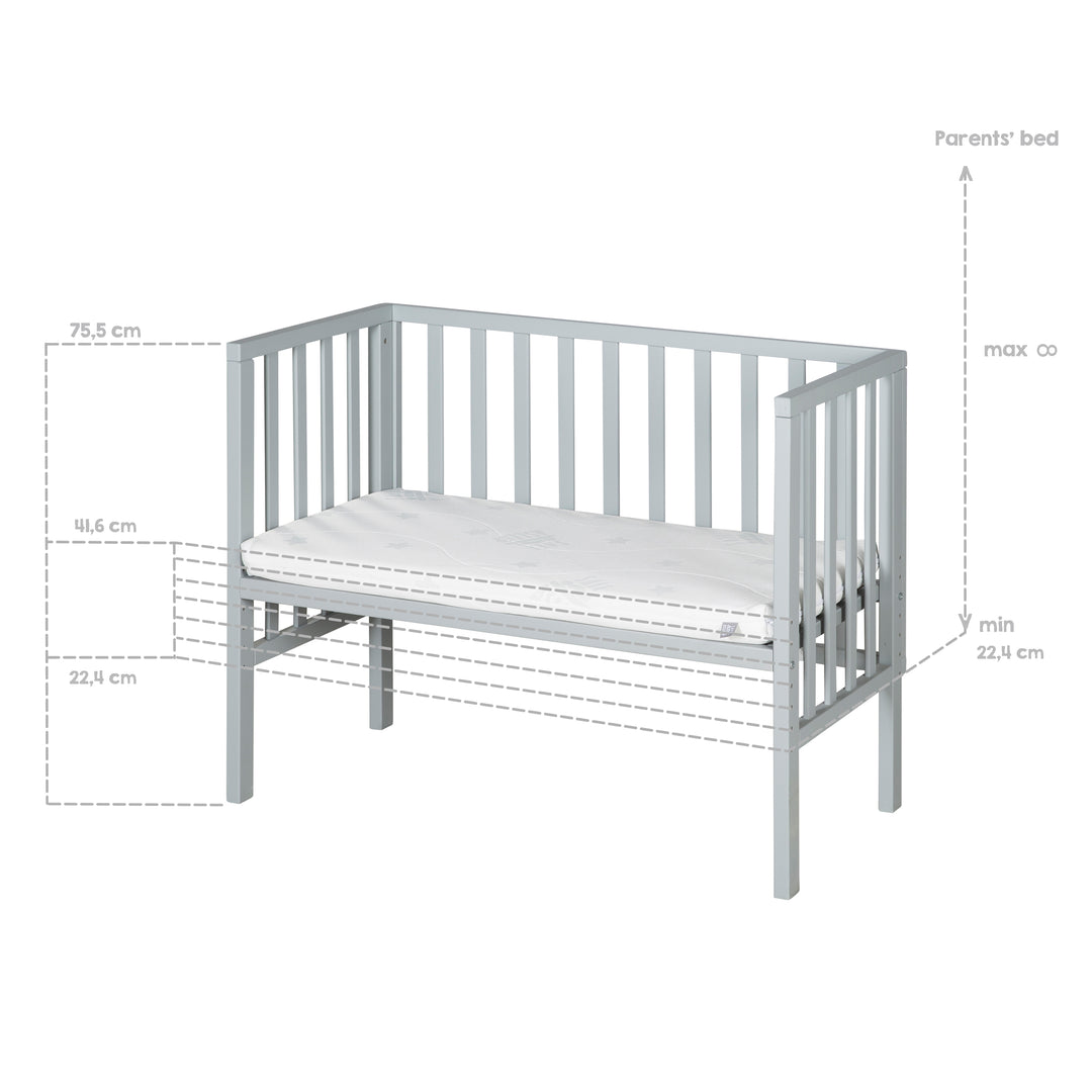 Beistellbett 2in1 'safe asleep®' mit Barriere & Matratze - für alle Elternbetthöhen - Holz taupe – Infografik (10/15)