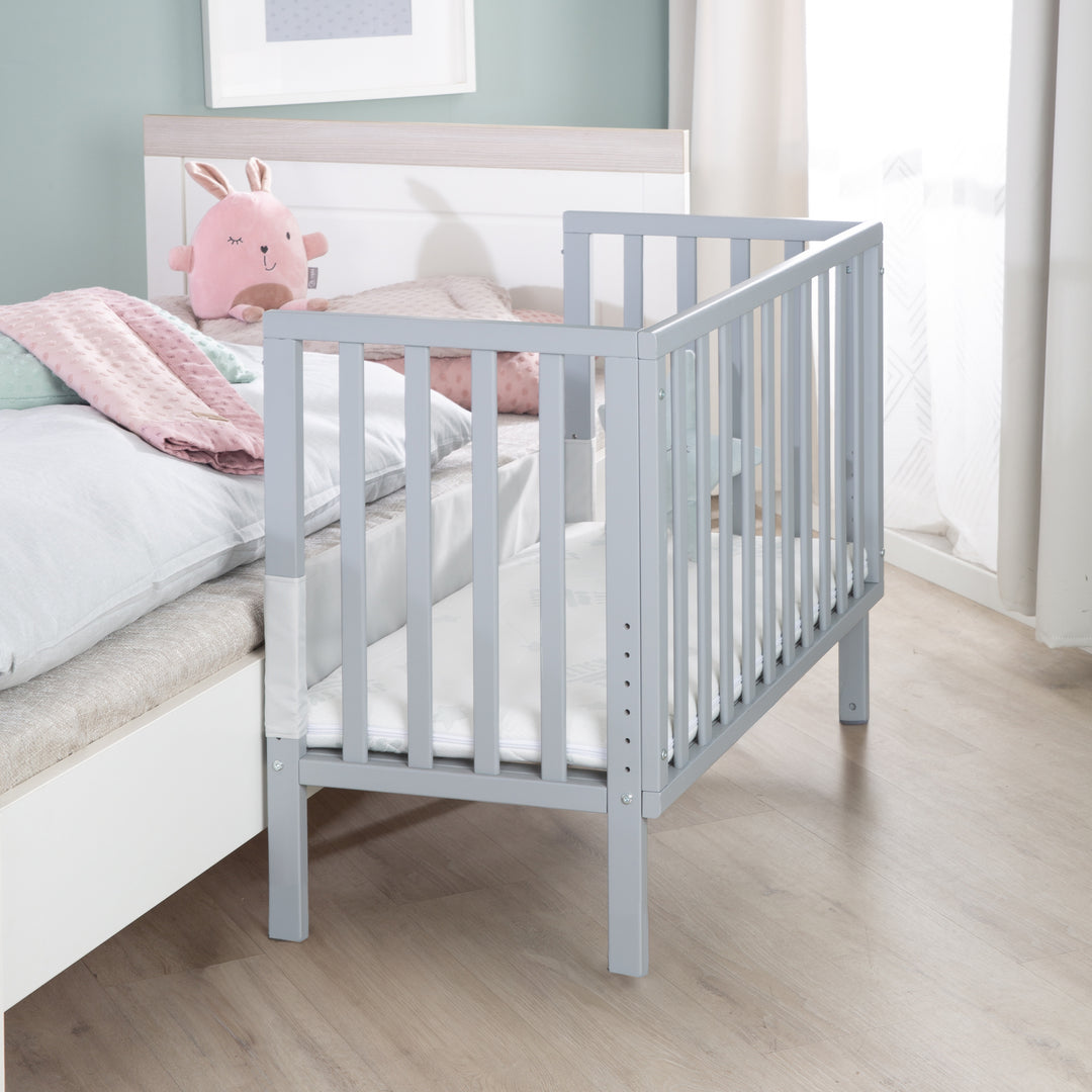 2in1 lit cododo 'roba Style' incl. matelas 45x90, Mesh-Tour de lit & barrière - Bois taupe – Photo d'ambiance (6/8)