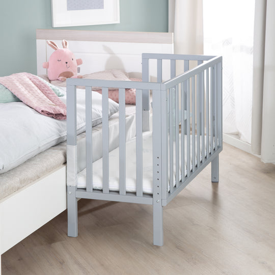 2in1 lit cododo 'roba Style' incl. matelas 45x90, Mesh-Tour de lit & barrière - Bois taupe – Photo d'ambiance (6/8)