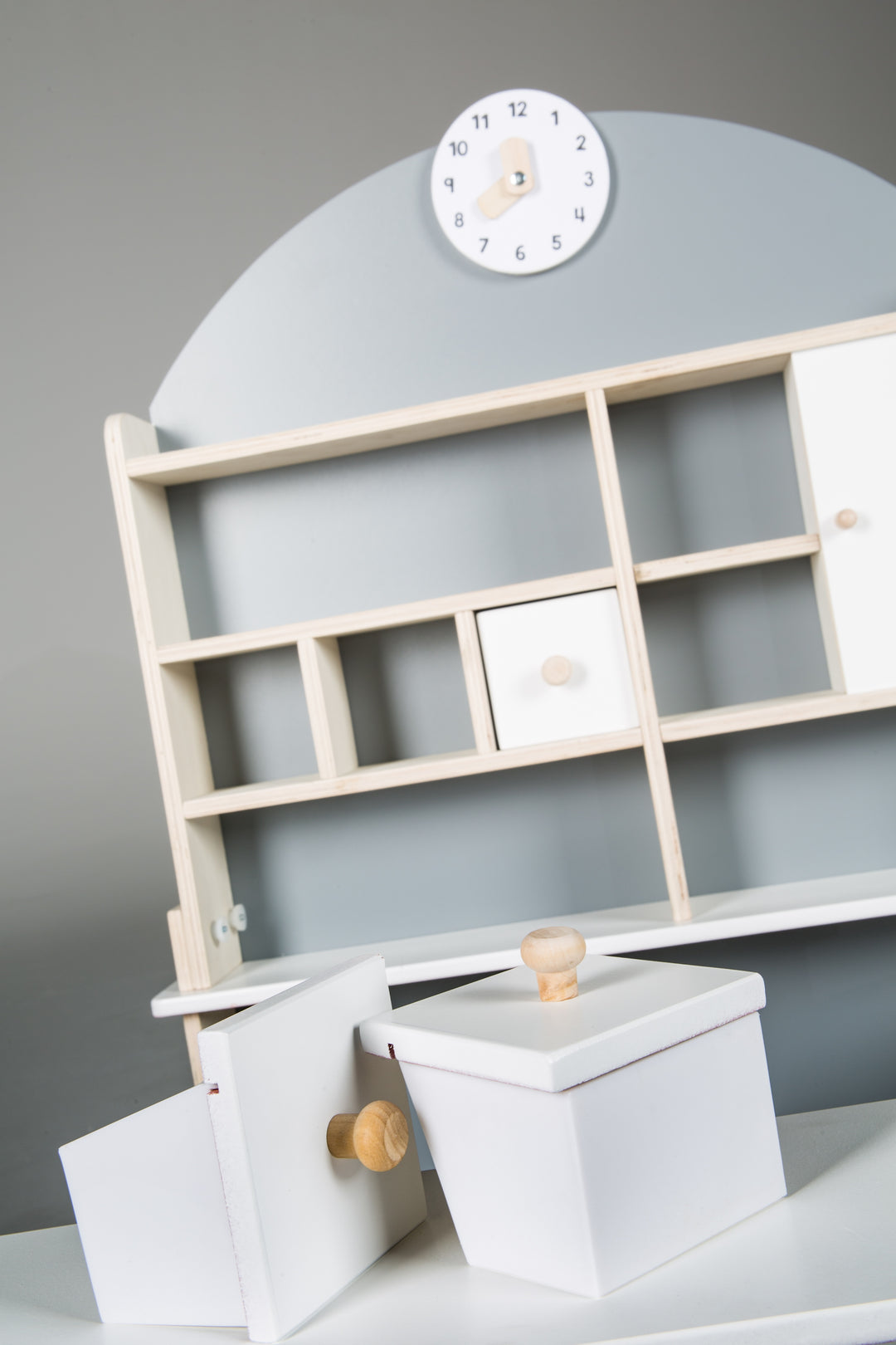 Kaufladen für Kinder, Kaufmannsladen aus Holz, Verkaufsstand mit Theke und Seitentheke – Detailbild (8/17)