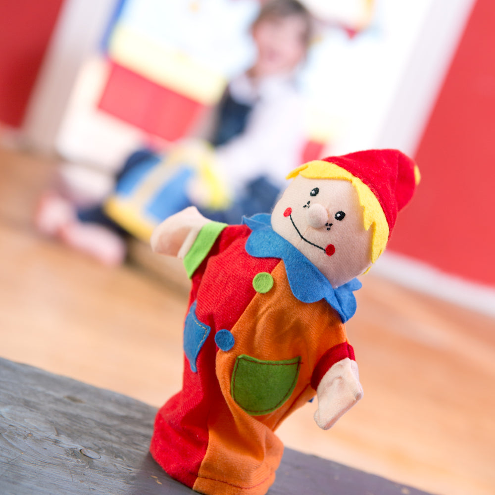 Kasperletheater für Türen, platzsparendes Puppentheater für Kinder inkl. 6 Handpuppen, zum Aufhängen – Milieubild (2/11)