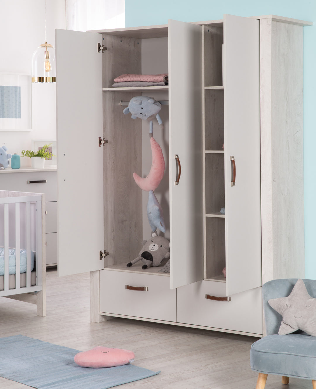 Ensemble chambre d'enfant 'Mila', incl. lit combiné 70 x 140 cm, commode à langer & 3portes armoire, gris/blanc – Photo du produit (13/16)